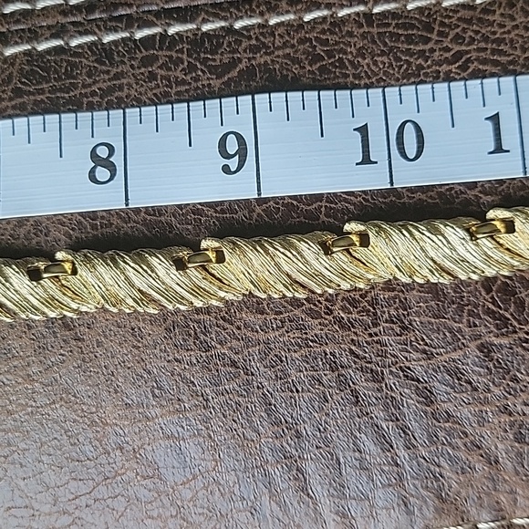 Vintage Monet Gold Choker Fashion Jewelry Wings or Feathers - Picture 5 of 8